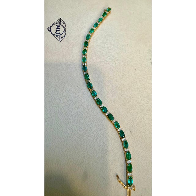 12 Ct Natural Brazilian Emerald & Diamond Tennis Bracelet 14 Karat Yellow Gold For Sale In New York - Image 6 of 8