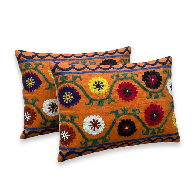 Mid-Century Modern Folk Art Suzani Lumbar Pillow Cover 20'' X 26'' - Set of Two For Sale - Image 3 of 4