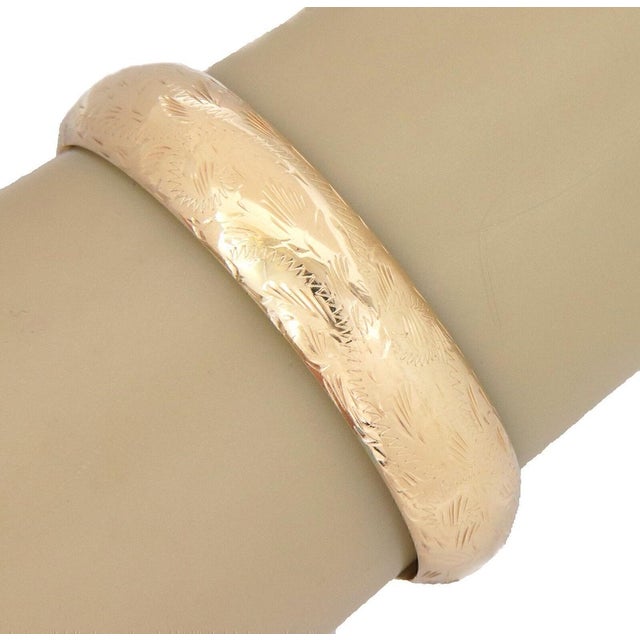 Mid 20th Century Mid 20th Century 14K Yellow Gold Circle Floral Bangle Bracelet For Sale - Image 5 of 5