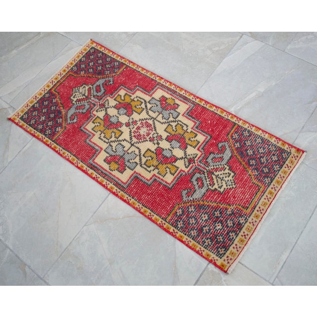 1970s Hand Knotted Small Turkish Rug - 1'7" X 3'3" For Sale - Image 10 of 13