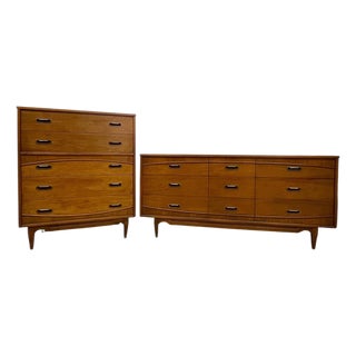 1970s Mid-Century Modern Matching Dresser Set by Hooker Furniture - 9-Drawer Low Dresser & 5-Drawer Highboy For Sale