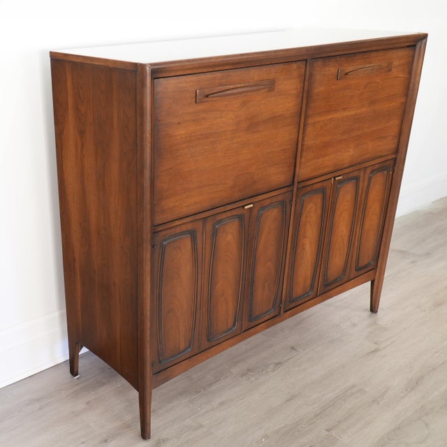 1960s Broyhill Emphasis "Butler Pantry" Bar Cabinet For Sale - Image 6 of 15