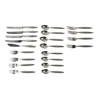 Reed and Barton Pisces Pattern Fish Motif Stainless Flatware Set 4 Table Settings - 21 Pieces For Sale