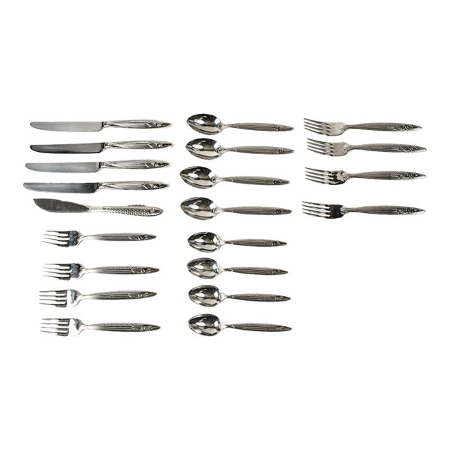 Reed and Barton Pisces Pattern Fish Motif Stainless Flatware Set 4 Table Settings - 21 Pieces For Sale