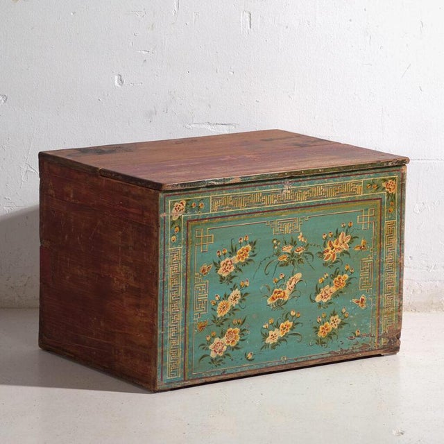 Antique Chinese Pine Trunk from Amaru, Dongbei For Sale - Image 10 of 11