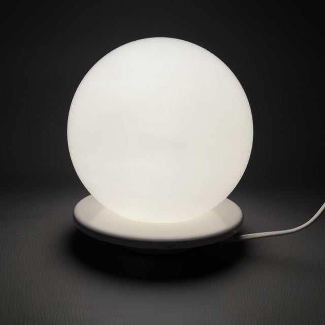 White Modernist UFO Sphere Table Lamp in White Murano Glass, 1970s For Sale - Image 8 of 12