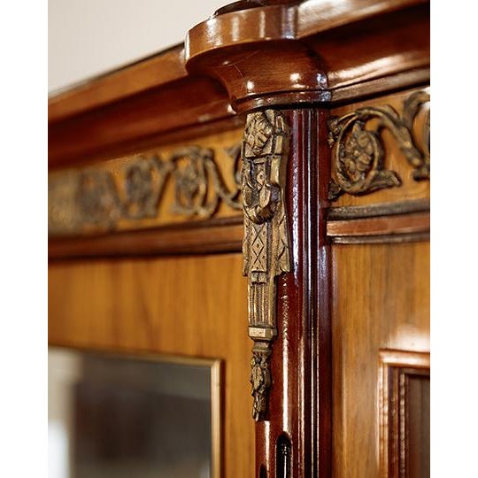 19th Century French Curved Front China Cabinet For Sale In Salt Lake City - Image 6 of 15