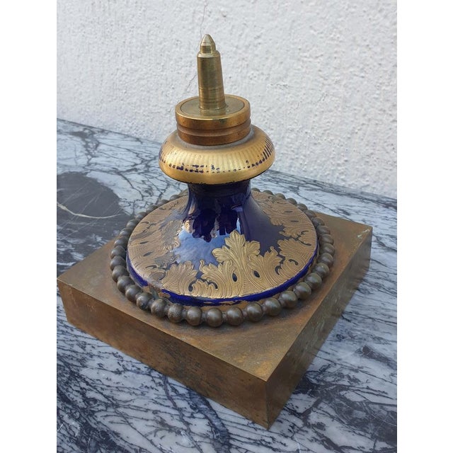 In the style of Sèvres: large Medici vase in "Sèvres blue" porcelain and enhanced with a golden decoration of acanthus...