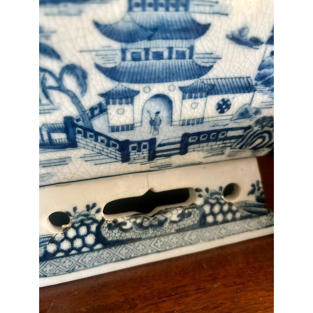 2000 - 2009 Vintage Wong Lee Blue & White Chinoiserie Cachepot For Sale - Image 5 of 8