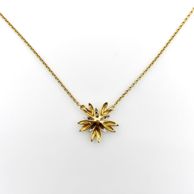1950s 1950s French 18k Gold Mid-Century Flower Pendant Necklace With Diamonds For Sale - Image 5 of 10