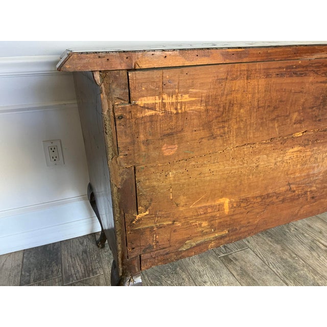 18th Century Italian Burl Walnut Commode For Sale In Tampa - Image 6 of 18