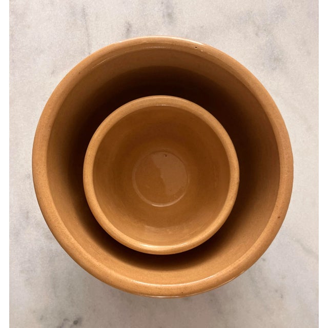 Brown Set of 2 Vintage Nesting Brown Bowls by Watt Pottery Made in Usa For Sale - Image 8 of 11