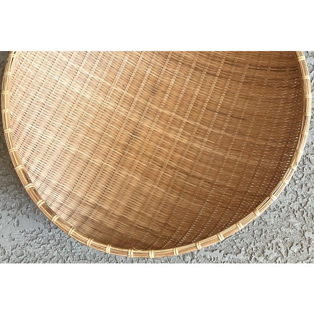 Late 20th-Century Nicely-Sized Contemporary Winnowing-Style Handwoven Bamboo Basket For Sale - Image 10 of 17