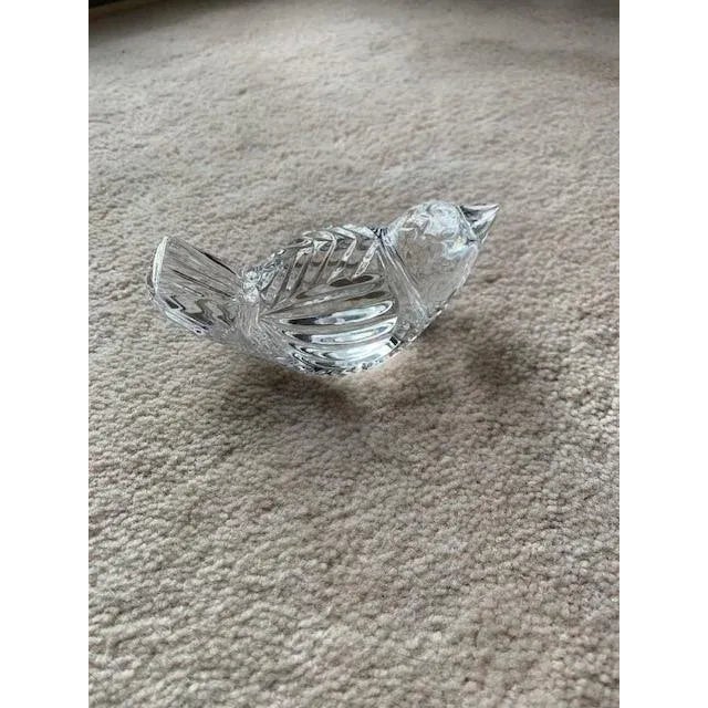 Beautiful signed, Waterford Crystal sparrow figurine/paperweight. It is in excellent condition. No chips or cracks.