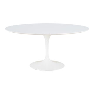 Saarinen 60" Round Tulip Pedestal Dining Table in White Laminate by Knoll For Sale