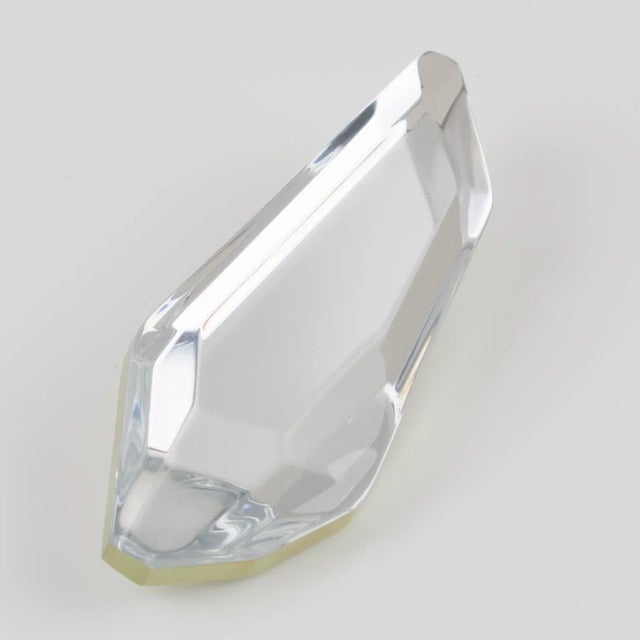 Harriet Bauknight for Kaso designed this stunning oversized Lucite pin brooch. The piece features a dimensional faceted...