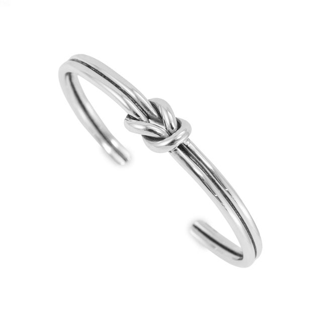Brand: James Avery Gender: Ladies Metal Type: 925 Silver Thickness: 4.95 mm Width: 6.25 inches Weight: 15.70 grams Ladies...