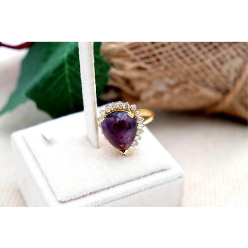 Heart-Shaped Gold Ring with Diamonds in Brilliant Cut For Sale - Image 5 of 8