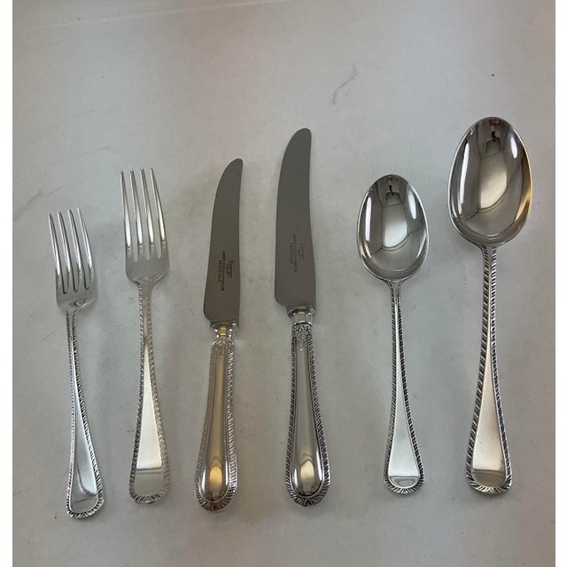 New 1980s Complete Cutlery Set for 12, Including Fish Eaters & Serving Pieces, Feather Edge - 134 PCS For Sale In New York - Image 6 of 18