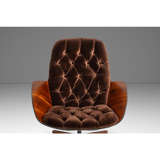 Rare Mid-Century Modern "Mrs." Lounge Chair in Walnut & Original Vinyl Attributed to George Mulhauser for Plycraft, Usa, C. 1960s For Sale - Image 12 of 18