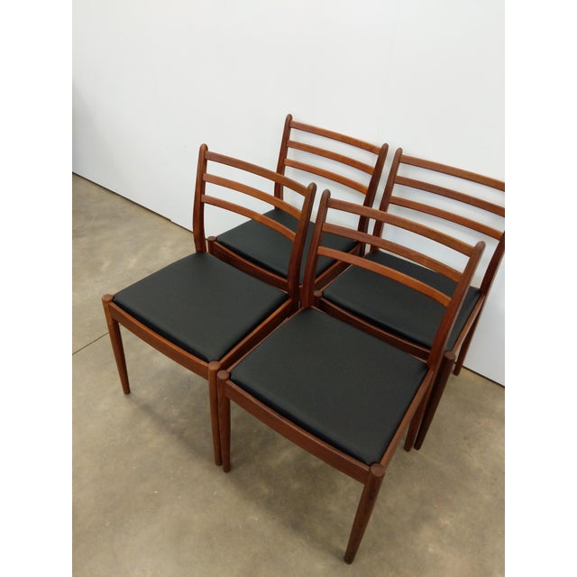 Set of 4 Vintage Mid Century Modern Dining Chairs by G Plan For Sale In New York - Image 6 of 9