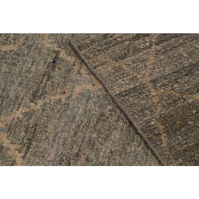 Sand Contemporary Geometric Diamond Trellis Natural Silk Rug by Rug & Kilim, India For Sale - Image 8 of 10