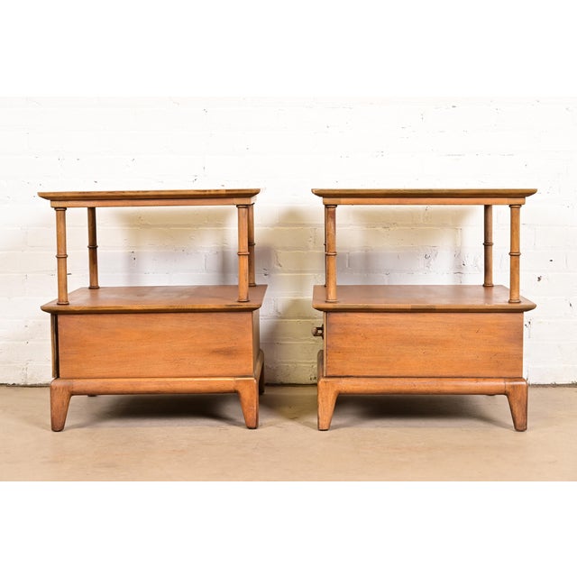 Heritage Henredon Mid-Century Modern Sculpted Walnut Nightstands, Pair For Sale - Image 14 of 16