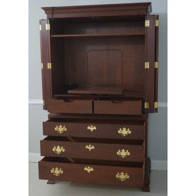 Chippendale Stickley Colonial Williamsburg Mahogany Entertainment Unit Armoire For Sale - Image 3 of 18