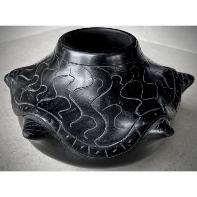 1980s Late 20th-Century Barro Negro Pottery (Black Clay) Roly Poly Turtle Vessel - Oaxaca, Mexico For Sale - Image 5 of 18