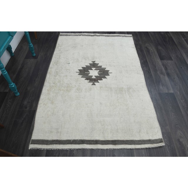 Turkish 1970's Turkish Handmade Beige Kilim Rug For Sale - Image 3 of 11