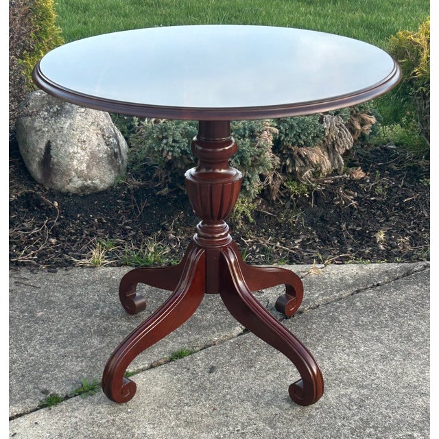 Vtg. Ethan Allen Georgian Style Pedestal End/Side/Center Table For Sale - Image 10 of 15