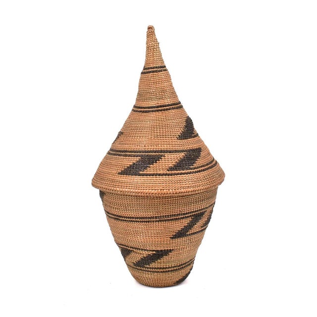 African Early 20th Century Tutsi Basket with Lid Rwanda For Sale - Image 3 of 7