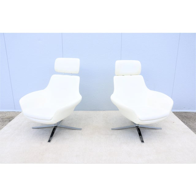 2010s Modern Pearson Lloyd for Coalesse Bob White Leather Swivel Lounge Chair With Headrest For Sale - Image 5 of 13