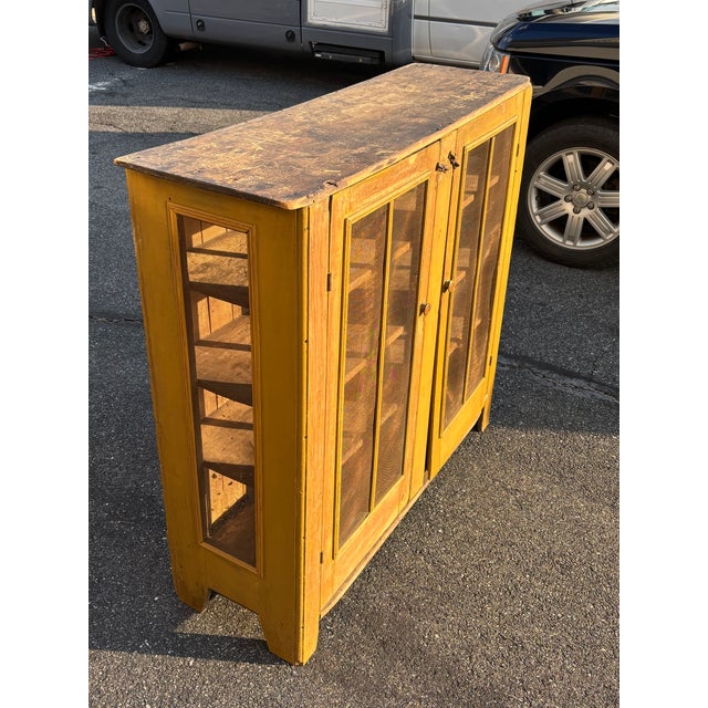 Mid 19th C. American Pie Safe / Cabinet With Exceptional Paint Finish For Sale - Image 4 of 17
