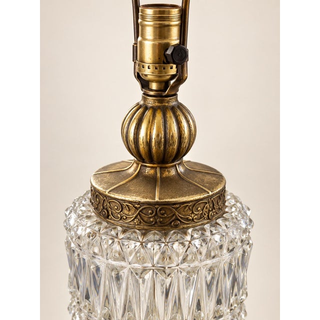 Mid 20th Century Vintage French Neoclassical Illuminated Crystal Table Lamp With Cream Bell Shade For Sale - Image 5 of 8