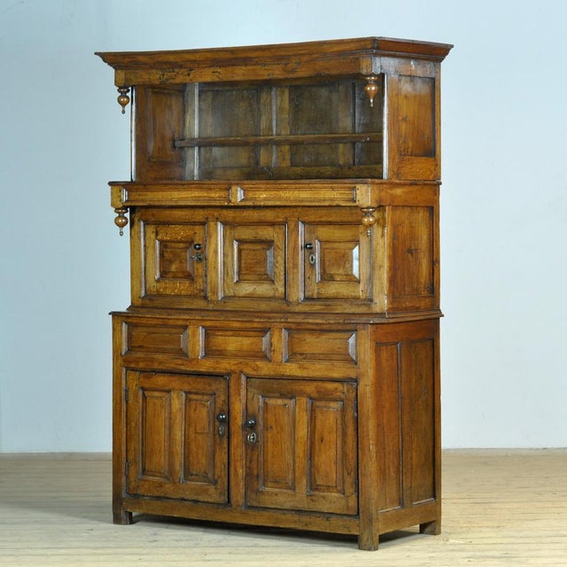 Antique Tridarn Cabinet in Oak, 1710 For Sale - Image 3 of 18