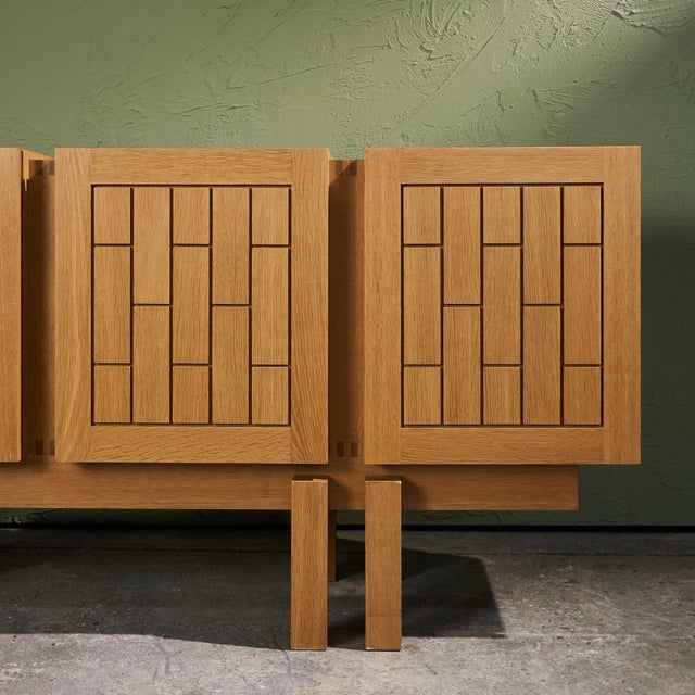 Brutalist Sideboard with Geometric Details in Oak, France For Sale - Image 6 of 17