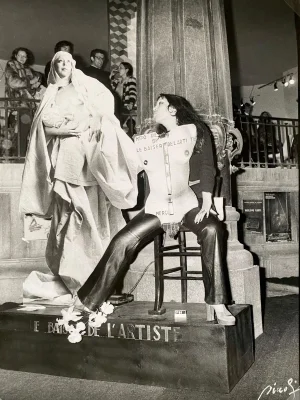 Patrick Siccoli, Le baiser de l’artiste, 1977, Silver Print