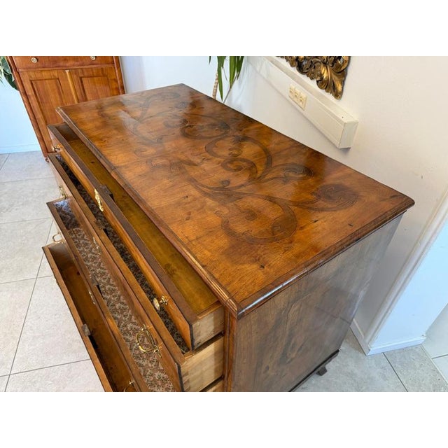 Biedermeier Chest of Drawers in Walnut For Sale - Image 5 of 17