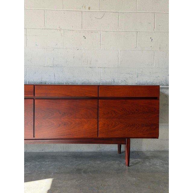 Ib Kofod-Larsen Danish Rosewood Sideboard by Ib Kofod-Larsen for Faarup Møbelfabrik – Vintage Mid-Century Modern Credenza For Sale - Image 4 of 12
