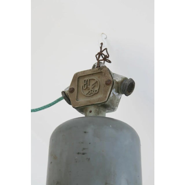 - Large industrial lamp - Rewired for 2 standard E27 bulbs - Grey/blue enamel - 10 kg This piece has an attribution mark,...
