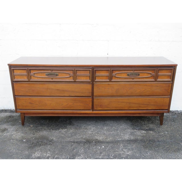 This magnificent Dresser is made of wood, walnut, veneer, laminated, and is in good condition. The Dresser was made by...