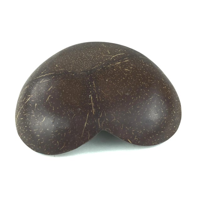 1980s Artisan Painted Abstract Heart Shape Coconut Trinket Dish For Sale - Image 5 of 12