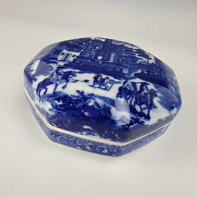 Vintage Flow Blue Porcelain Octagonal Trinket Box in Staffordshire Tradition For Sale In San Francisco - Image 6 of 10