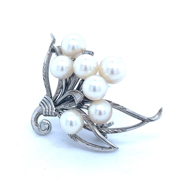 Authentic Mikimoto Estate Akoya Pearl Brooch Pin Sterling Silver 6.74 mm M303 This elegant Authentic Mikimoto Estate...