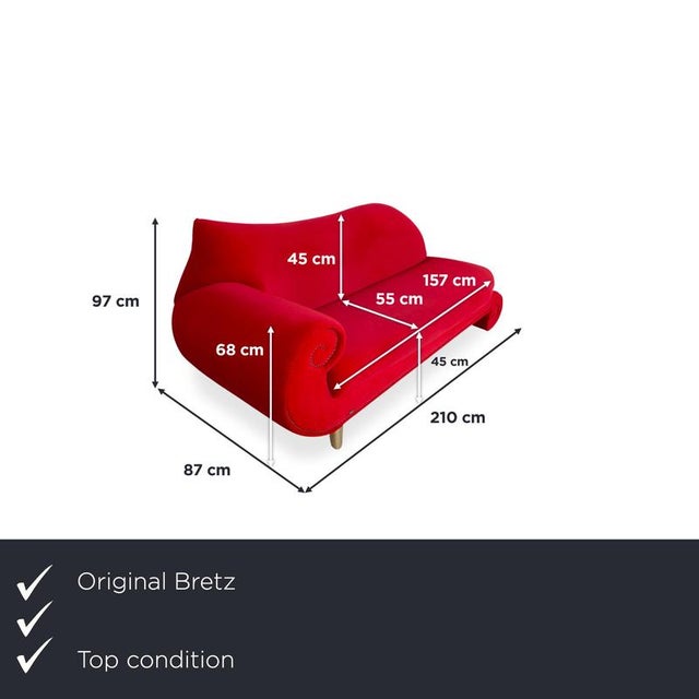 Here you get a true statement piece, whose extravagant shape and red velvet instantly reveal who lives here. The Bretz...