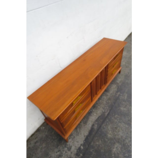 Mid 20th Century Modern Long Dresser Sideboard Bathroom Vanity 6221 For Sale - Image 16 of 18