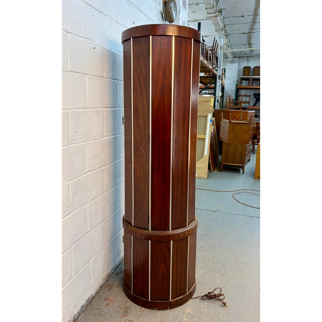 1930s Art Deco "Rocket" Style Figured Walnut Cylinder Cocktail Cabinet For Sale - Image 4 of 17