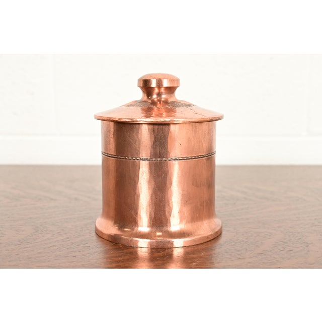 Roycroft Arts & Crafts Trefoil Hammered Copper Humidor, Circa 1920s For Sale - Image 10 of 14
