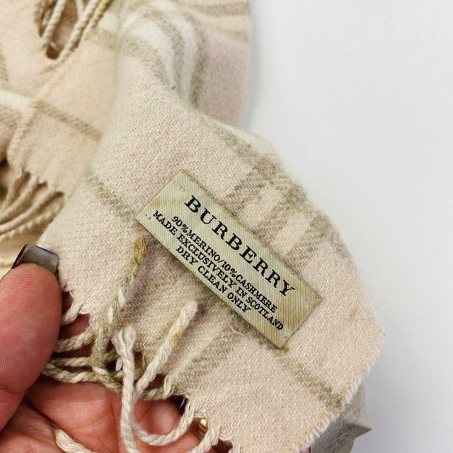 Burberry Children Pink Merino Wool & Cashmere Small Scarf For Sale - Image 6 of 9